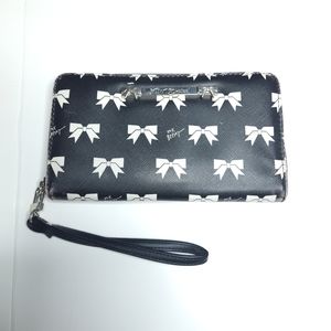 Betsey Johnson Clutch Zip Around Walltwd Black White Bow Print Card Money Holder